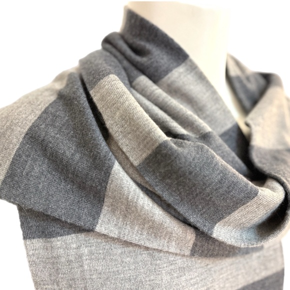 Banana Republic 100% Merino Wool Striped Scarf Gray Extra Fine Knit - Picture 3 of 8